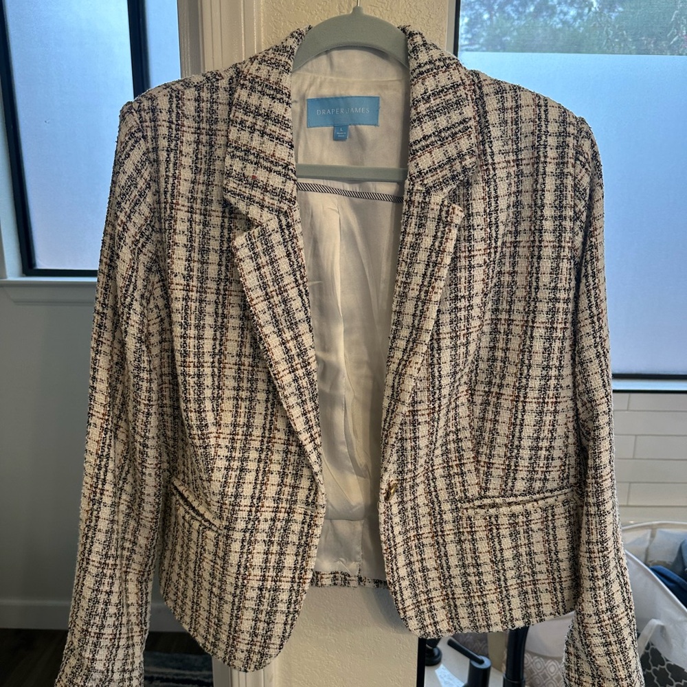 Draper James Size L neutral blazer